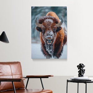 Bison Leinwanddruck, verschneite Bison Wandkunst, Wildtier Drucke, Winter Bison Kunstwerk Geschenk für ihn, Bison Kunst fertig zum Aufhängen, gerahmte Leinwand