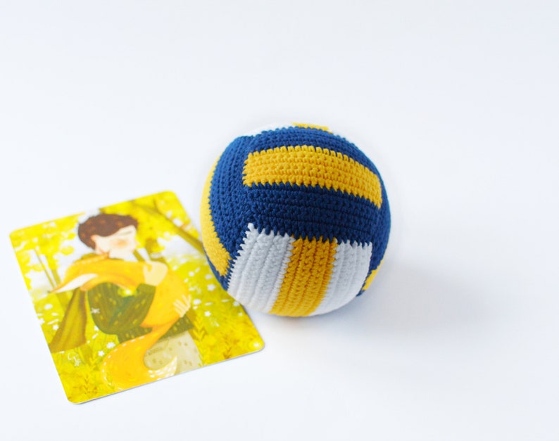 Jouet de volley-ball au crochet, hochet, accessoires de séance photo pour bébé, jouet de sport, jouet pour nouveau-né Montessori, salle de sport, jouet au crochet amigurumi image 4