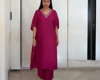 Pink Muga Silk Besticktes Kurti-Hosen-Set - Elegante Co-Ord-Resort-Wear