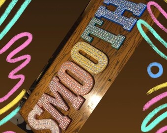 Letras de marquesina con adornos brillantes