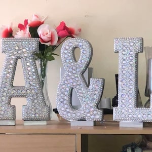 Letras (prata Blinged com joias transparentes iridescentes) (sem suportes)