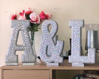 Letras (plata brillante con gemas iridiscentes transparentes) (sin soportes)