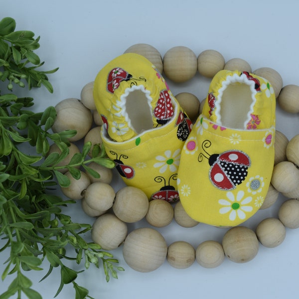 Lady Bug Baby Moccasins, Baby Shoes, Baby Gift, Soft Shoes, Baby Booties, Baby Moccs, Slippers, Lady Bug