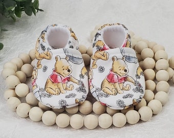 Winnie the Pooh Moccasin, Baby Moccasin, Baby Shower Gift, Baby Boy Shoes, Baby Slippers, Girl Slippers, Soft Baby Shoe, Pooh Bear Slippers