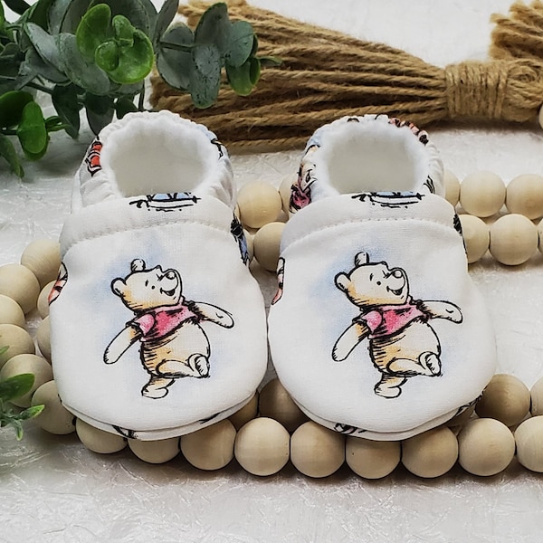 Winnie the Pooh Baby Moccasin, Baby Moccasin, Baby Booties, Soft Baby Slippers, Crib Shoe, Pooh Baby Shower, Baby Shower Gift, Skipping Pooh