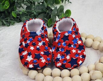 July 4th Baby Moccasins, Baby Shoes, Baby Gift, Soft Shoes, Baby Booties, Baby Moccs, Slippers, Red White Blue, Stars, America USA, July 4th