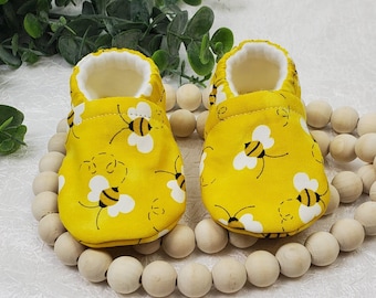 Bees Baby Moccasins, Baby Shoes, Baby Gift, Soft Shoes, Baby Booties, Baby Moccs, Slippers, Bees Baby Shower, Soft Baby Slipper, Honey Bee