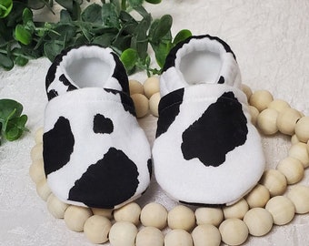 Cow Print Baby Moccasin, Black and White Cow Print, Baby Moccasin, Soft Baby Shoes, Baby Shower Gift, Boy Baby Moccasin, Girl Baby Moccasin