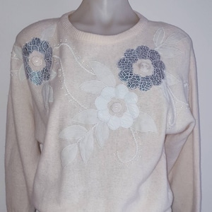 Women&#39;s cream 80s vintage embellished knit sweater