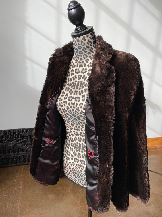 1940s Fur Cape with Peaked Shoulders and Rare Sho… - image 1