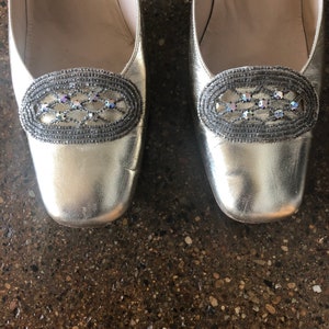 1950s 1960s Silver Heels ~ Saks Fifth Avenue Metallic Leather Shoes ~ Size 7.5 N