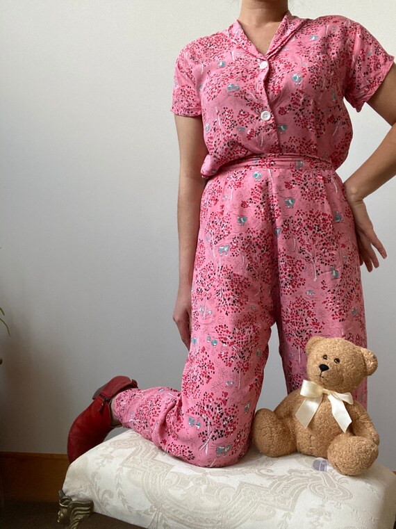 1950s Seersucker Pajamas with Blue /& Pink Flowers... New Old Stock........size 36 LARGE