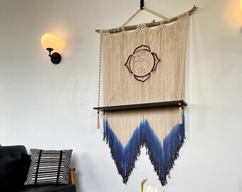 Diseñado a medida, estante grande de Macrame - Color personalizado, diseño y tinte de inmersión - Estante colgante y seguro de 3 pies