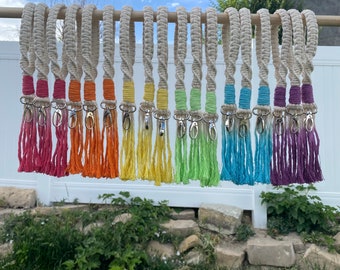 Muñecas Macrame teñidas por inmersión