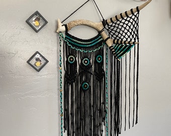 Percha de pared con forma de asta de macramé, única e inspirada en turquesa