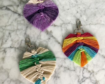 Llaveros de plumas - Metálicos y teñidos por inmersión