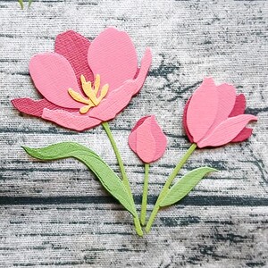 Lot de 3 tulipes, printemps, découpes, superposition, fait main, éphémères, embellissements, journal indésirable, journal d'art, collage, scrapbooking