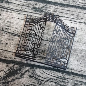 Ensemble de 4 portes en papier en fer de style victorien, découpes, faites à la main, éphémères, embellissements, journal de pacotille, journal d’art, techniques mixtes, décoration