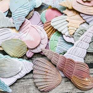 Set mit 14 geprägten Papiermuscheln | Handgefärbt | Die Schnitte | Ephemera | Verzierungen | Junk Journal | Kartengestaltung | Collage | Sommer