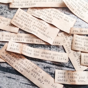Conjunto de 10 citas y palabras de BAH HUMBUG CHRISTMAS mecanografiadas teñidas de café, divertidas, ofensivas, efímeras, adornos, diario basura, refranes
