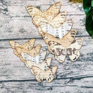 Ensemble de 10 papillons en papier déchirés et abîmés, éphémères, embellissements, journal indésirable, journal d'art, fait main, techniques mixtes, découpes