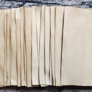 Pile de papier cartonné teint café | 65-110 livres de mélange | Journal indésirable | Teint à la main | Antique | Âgés | Biologique | Taché