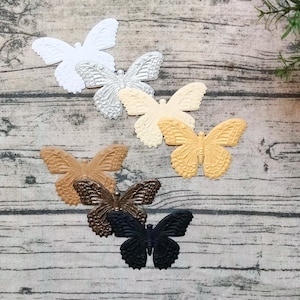 Ensemble de 5 papillons gaufrés de style vintage, découpes à la main, faits à la main, éphémères, embellissements, journal de pacotille, journal d’art, techniques mixtes