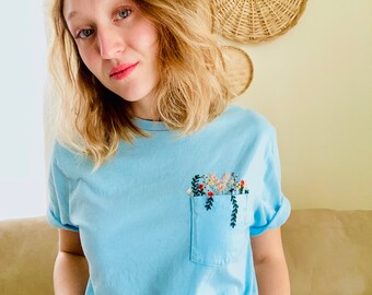 売れ筋商品|||ラッキーブランド カットソー トップス レディース Women's Cotton Mirror Embroidered Floral Tee Blue Heron Sweetheart Ruched Tankini Top - Retro Floral Stripes - FINAL