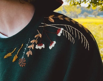 Hand Embroidered Floral Green Crewneck Sweatshirt, Autumn Wildflower Sweater, Women’s Embroidered Long Sleeve, Fall Flower Embroidery Shirt