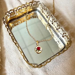 Collar de flores con el mes de nacimiento de enero / Bordado a mano / Collar de clavel / Regalo de cumpleaños para ella / Regalo para mamá / Regalo para mejor amiga / Colgante