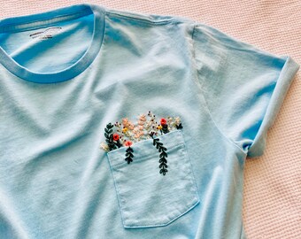 売れ筋商品|||ラッキーブランド カットソー トップス レディース Women's Cotton Mirror Embroidered Floral Tee Blue Heron il_340x270.3798204803_1soo.jpg