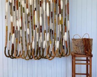 Tapiz textil hecho a mano - Arte mural de lana - Decoración de pared con textura suave - Materiales naturales - "Tierra"