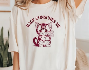 Camiseta divertida con meme de gato: La rabia me consume, gatito con flores