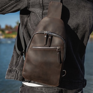 Perosnalisation Sac poitrine homme en cuir avec bandoulière réglable Cadeau de Noël Cadeau père Cadeau mari Sac de marche Sac bandoulière de voyage en cuir