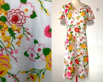 ILGWU White Floral 70s Vintage Shift Dress, USA | M