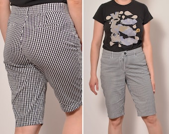 Size 10 | Black White Plaid Bermuda Shorts | 00s Vintage Mid Waist Tartan Shorts | Faux Back Pockets Vacation Shorts Zipper Fly Straight Leg