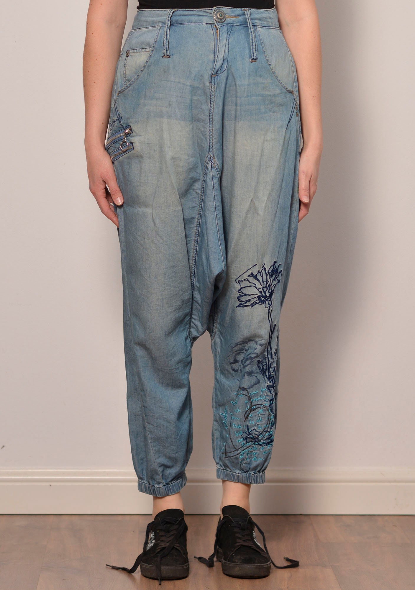 klein Articulatie mooi Size 8 Embroidered Flower Blue Denim Desigual Harem Pants - Etsy Israel