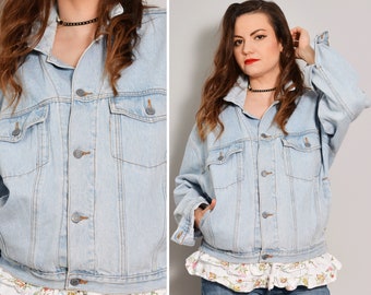 Size 8 | Light Wash Jean Jacket | 90s Grunge Trucker Jacket | Vintage Blue Denim Jacket | Casual 1990s Womens Jacket