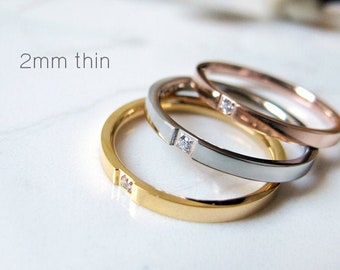 Dunne 2mm ring met duidelijke steen, stapelbare ring, minimalistische ring, sierlijke ring, zilver goud Rose gouden ring, sierlijke ring met steen