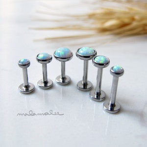 Set di 3, orecchini con retro piatto con filettatura interna in opale bianco, orecchini in titanio, Labret 16G, orecchini di cartilagine, trago, orecchini di elica, conchiglia