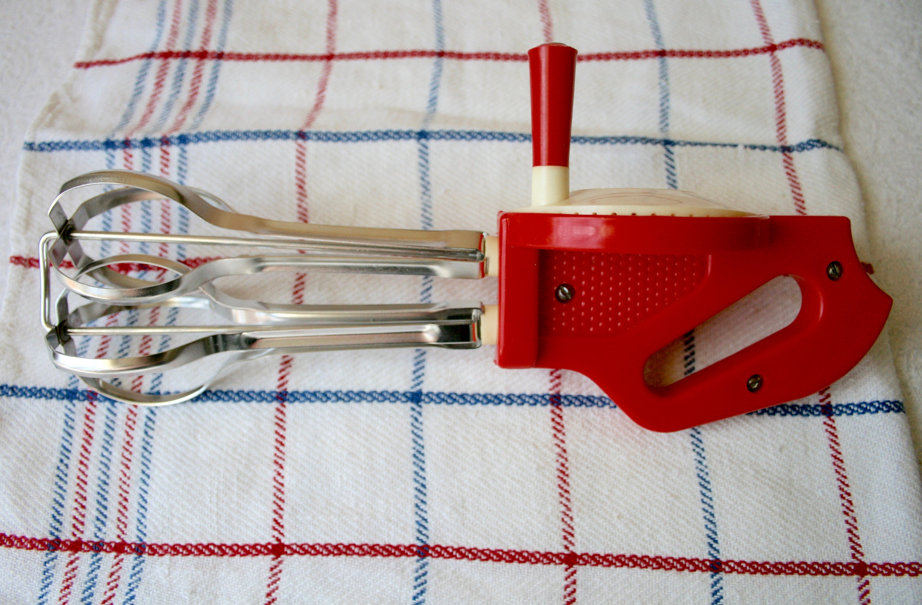 Vintage 1970s Waring Electric Hand Mixer Malt Shake Mixer Combo, Space  Saver, 3 Speed, Looks and Works Great 