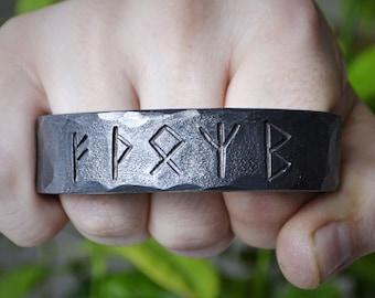 Hand gesmede Runen armband, Viking ijzeren armband, gepersonaliseerde metalen armband, armband voor mannen, manchetarmband, Noordse armband, Viking armband