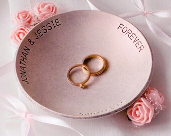 Personalisierte Hochzeit Ring Schale, Benutzerdefinierte Paar Name Ehering Halter, Ehering Kissen Alternative, Hochzeitsgeschenk für Paar,Ring Träger
