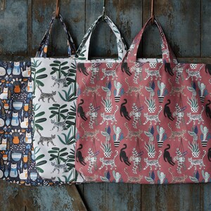 Sac/shopper en tissu au format paysage avec motif chat, plantes, cactus, aloe vera, tigre, hiver, fleurs ; blanc/vert/rouge rouille/bleu/orange