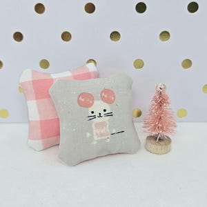 Little mouse mini pillows - set of 2. Dollhouse or maileg mouse decor. Dollhouse miniatures.
