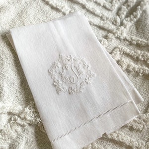 Embroidered Linen Guest Towels, Monogrammed Guest Towel, Hostess gifts, warm house gifts, Bathroom Decor