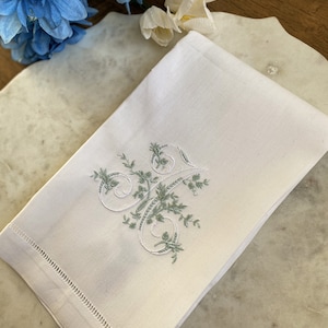 Serviettes invitées en lin brodées, torchon invité à monogramme, cadeaux pour hôtesse, cadeaux pour une maison chaleureuse, décoration de salle de bain