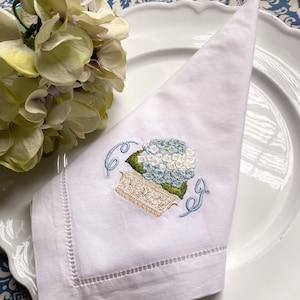 Hydrangeas Linen Napkins, Embroidered Hydrangeas, Wedding Embroidered Napkins, Hostess gifts, warm house gifts, Dinner Napkins
