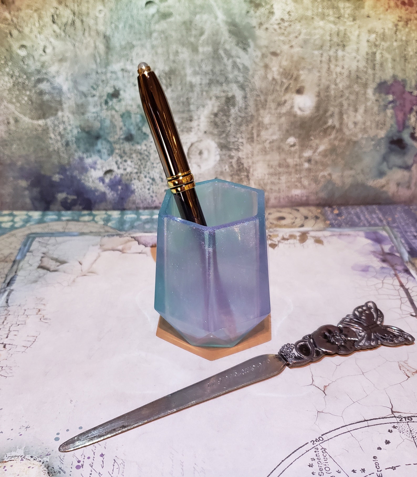 teal pen holder