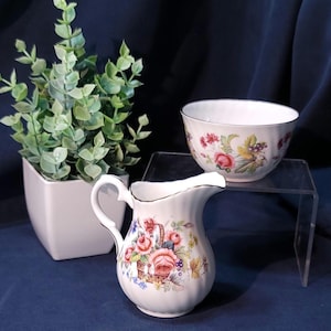 VTG - Crown Staffordshire - Porcelana fina - Azucarero y jarro de porcelana con flores y cestas - Inglaterra - Década de 1970